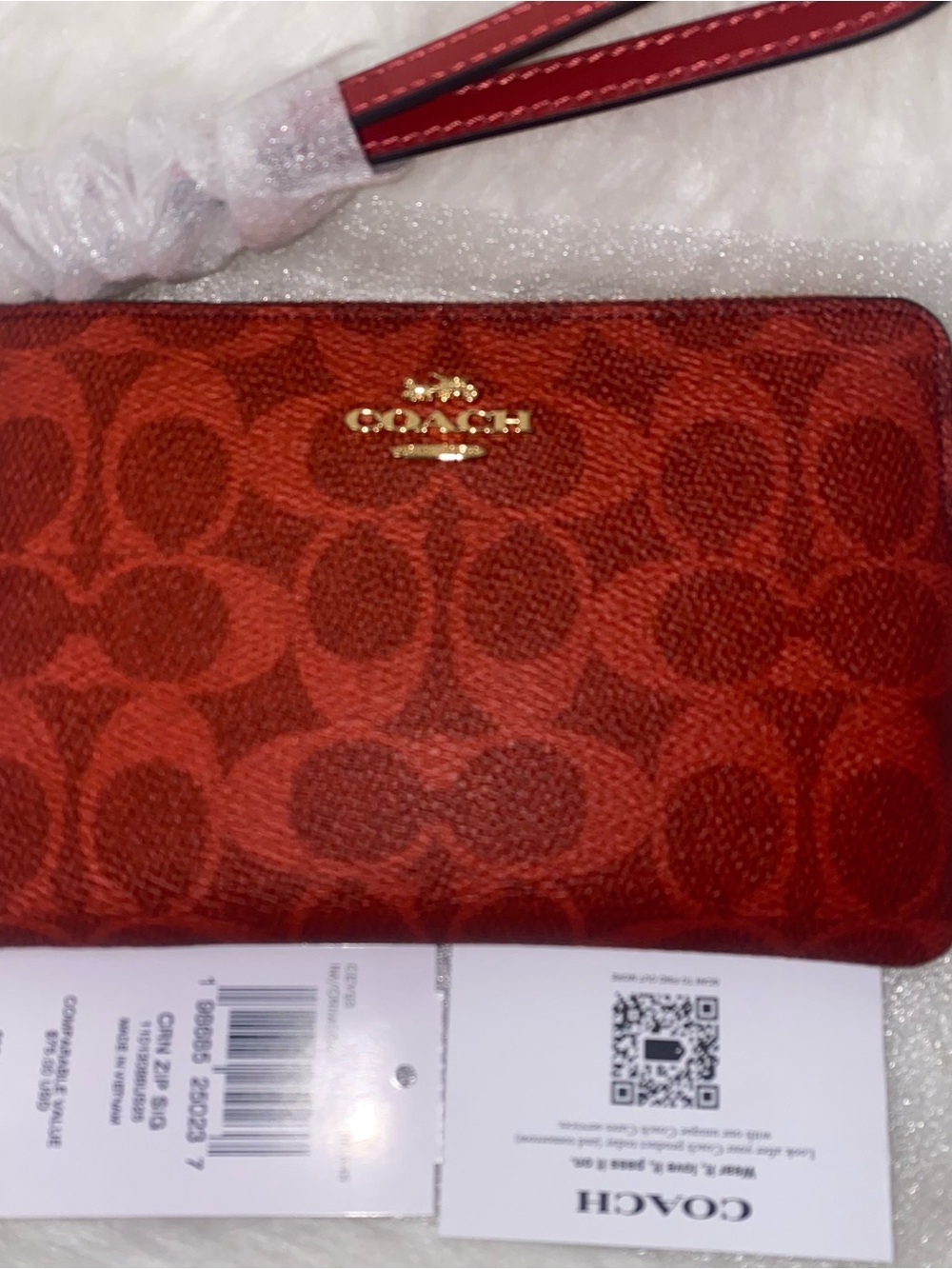 Coach 🌺 Signature Corner Zip Wristlet 
New